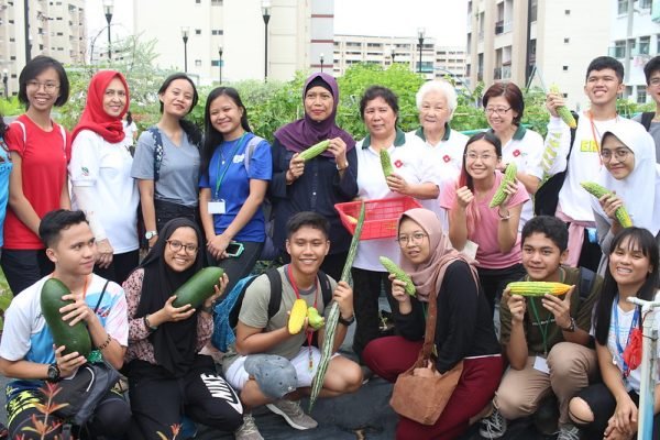 Pic with Staff of jurong farm Pic with Staff of jurong farm